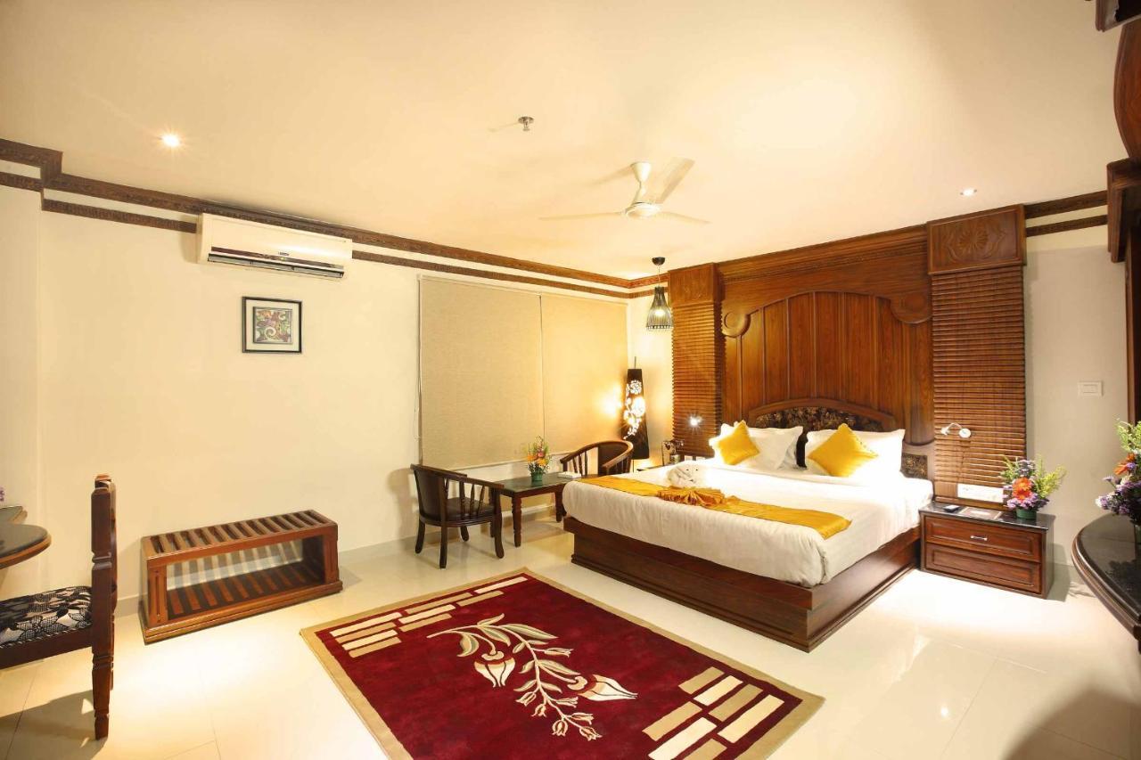 Ambalakkara Regency Otel Kottārakara Dış mekan fotoğraf