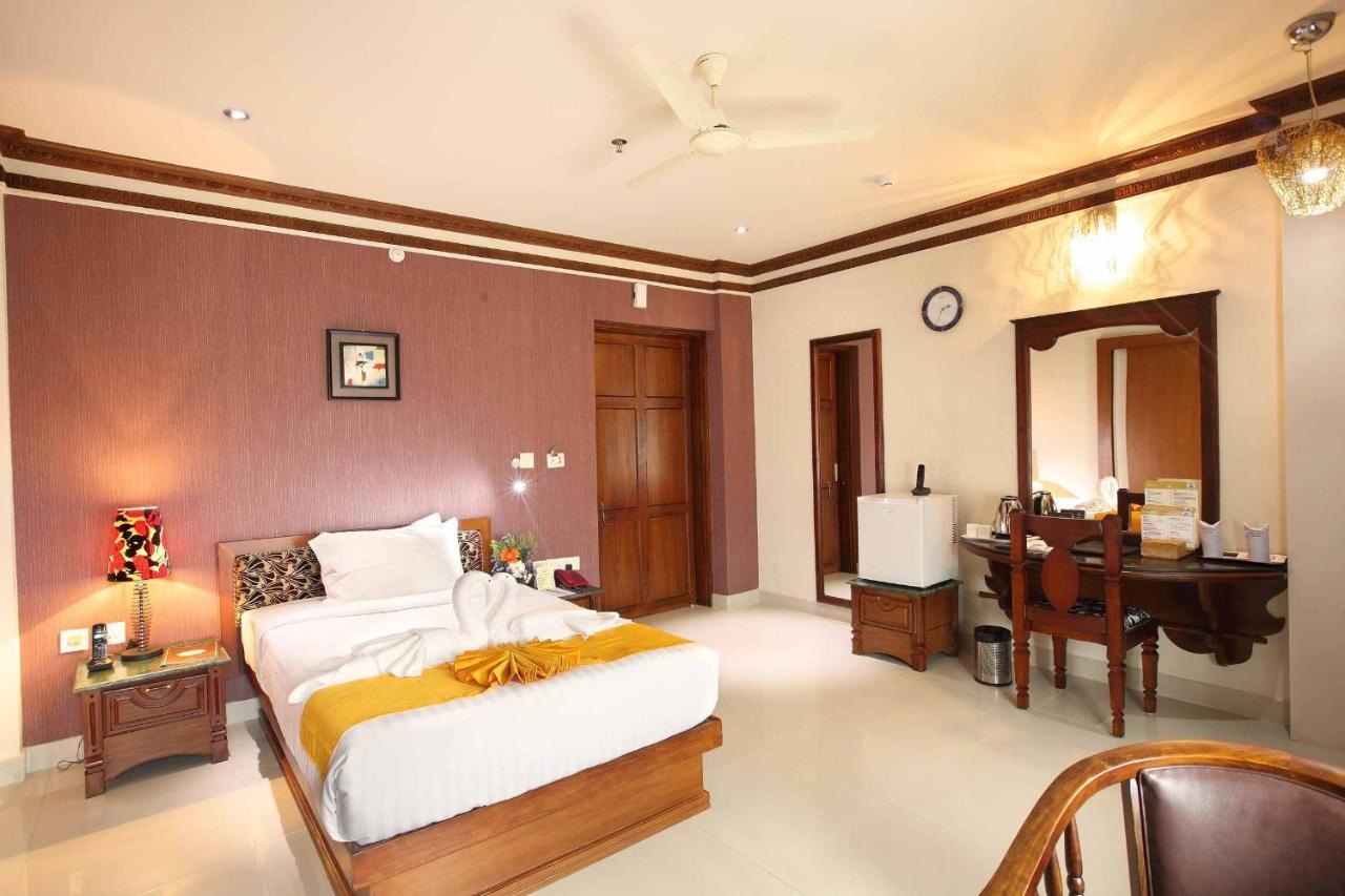 Ambalakkara Regency Otel Kottārakara Dış mekan fotoğraf